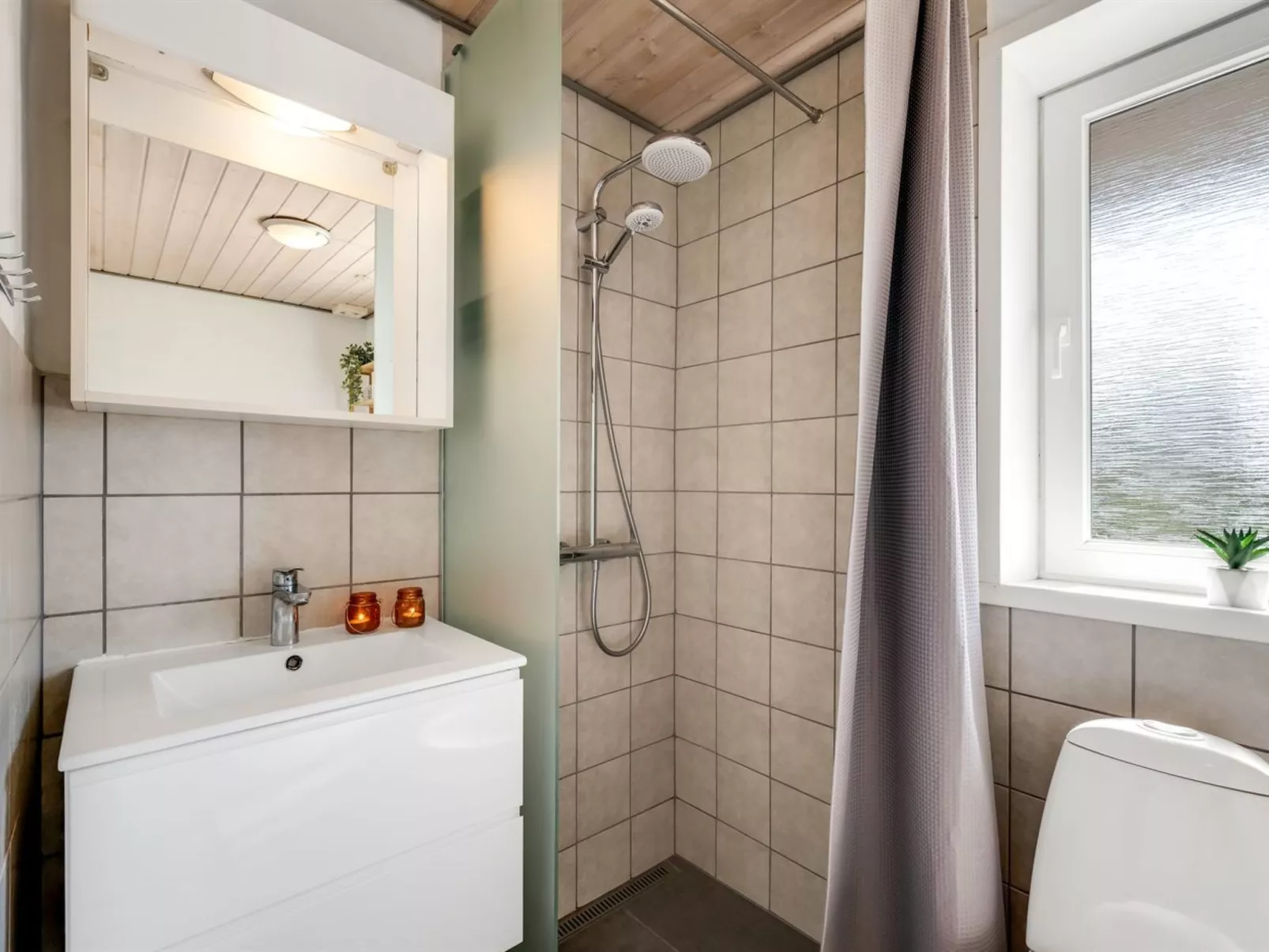 "Knag" - 800m to the fjord-Dedans