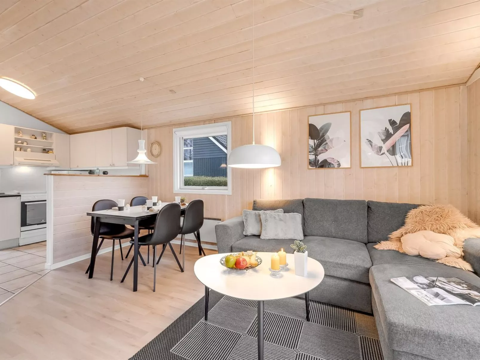 "Marten" - 1.2km to the fjord-Inside