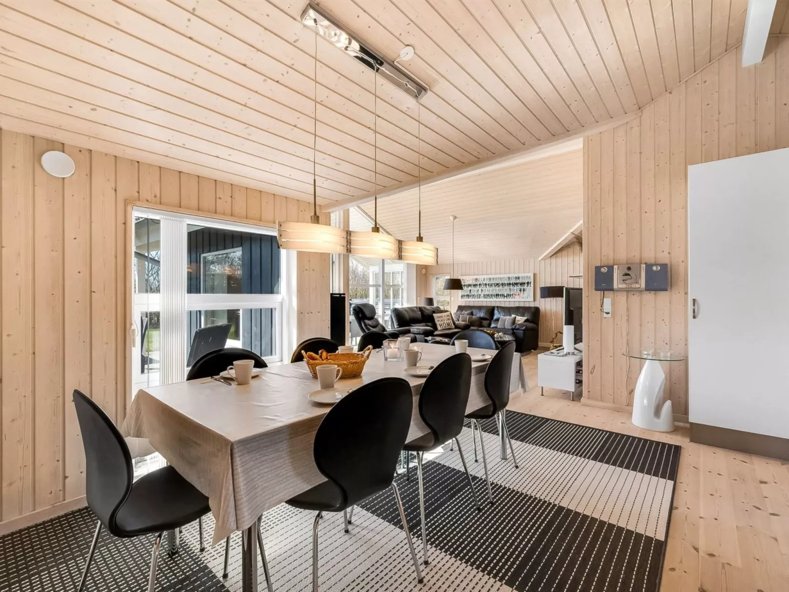 "Haagen" - 600m to the fjord-Inside