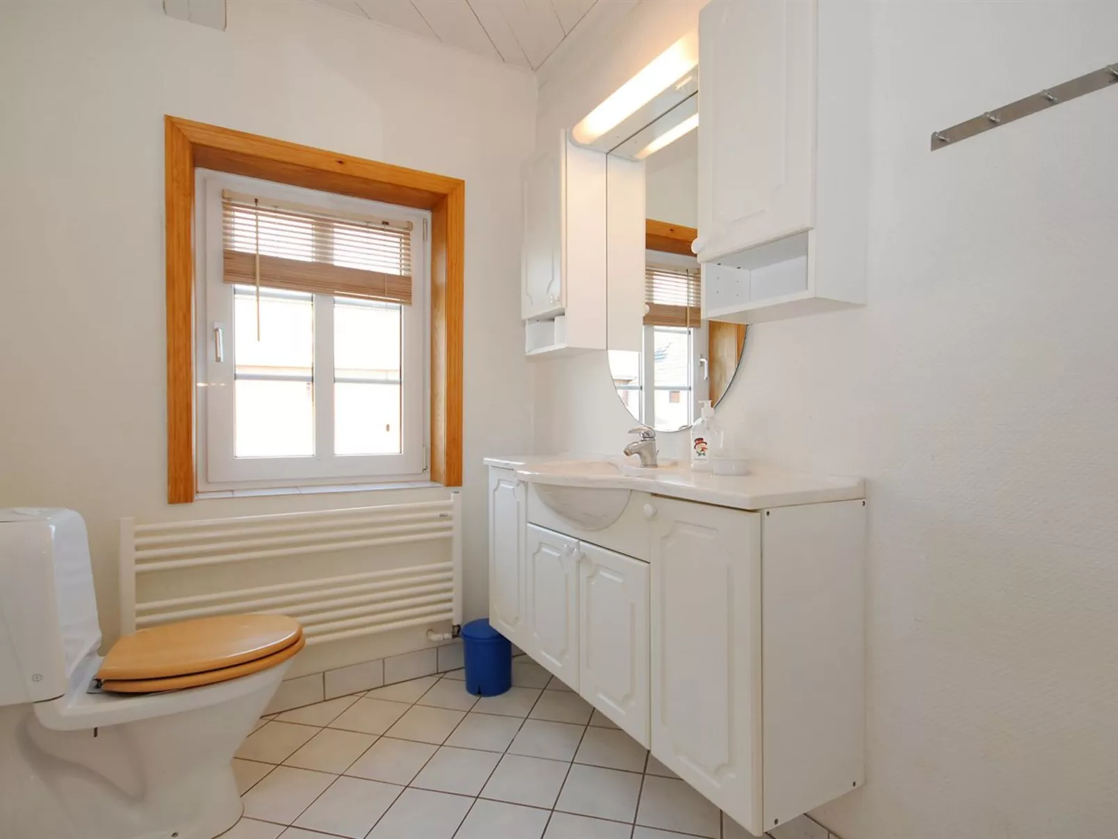 "Alois" - 1km to the fjord-Inside