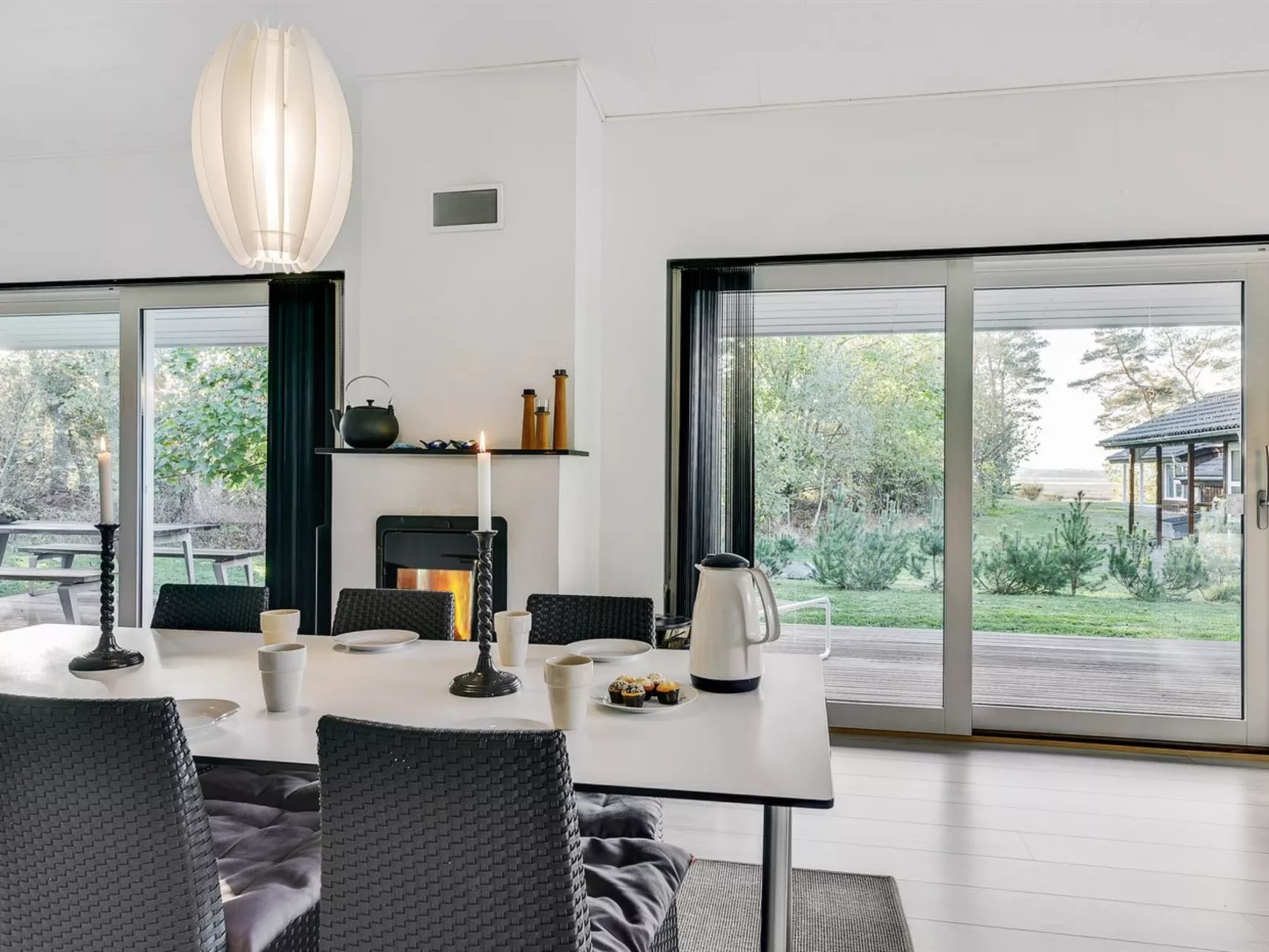 "Elfriede" - 400m to the fjord-Dedans