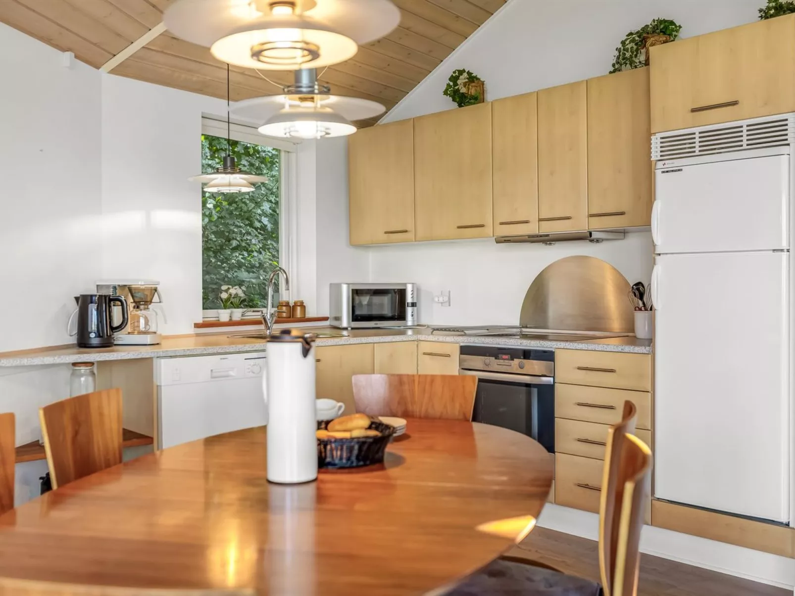 "Adrienne" - 35km from the sea-Inside