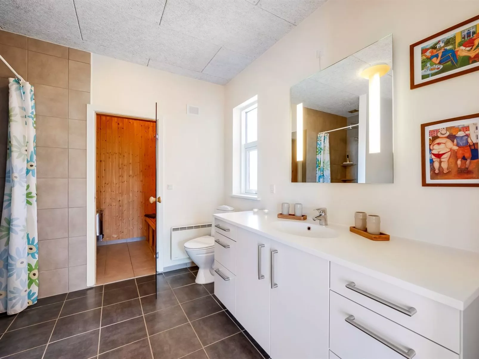 "Hedevig" - 800m to the fjord-Inside