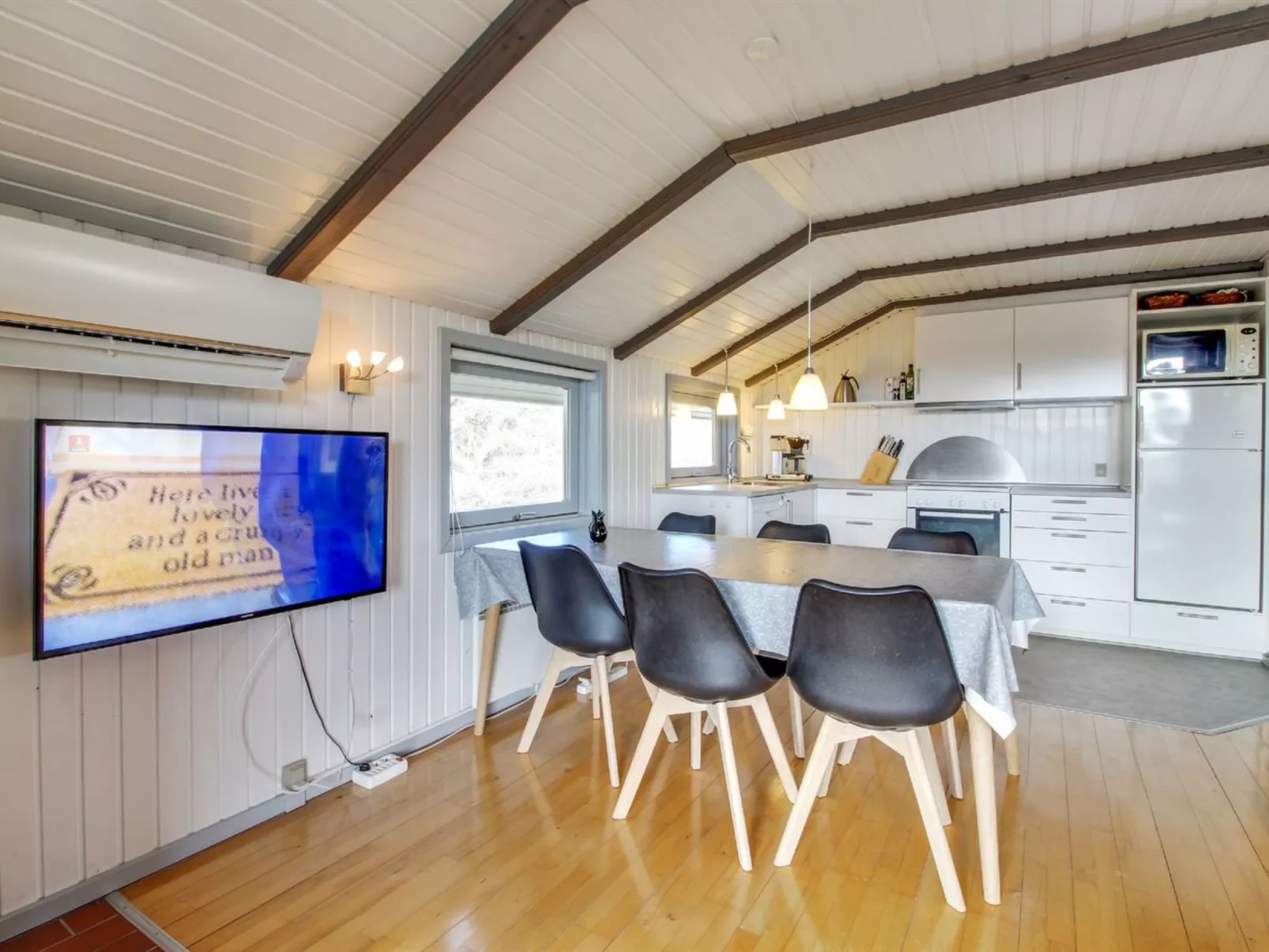 "Igilfar" - 700m from the sea-Inside