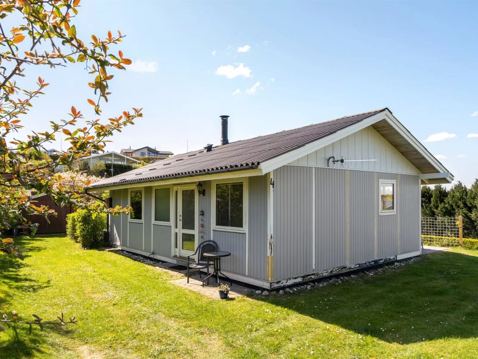 "Vasilij" - 300m to the fjord-Outside