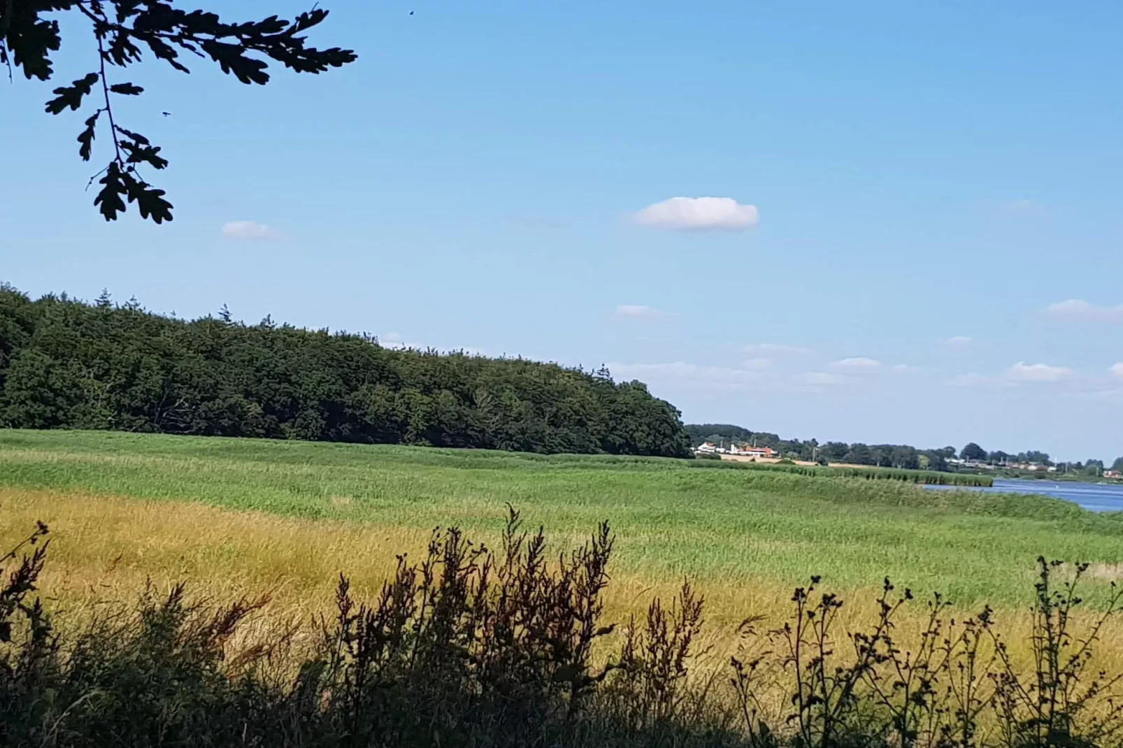 Cozy Seaside Retreat in Eno-By Traum-Water view