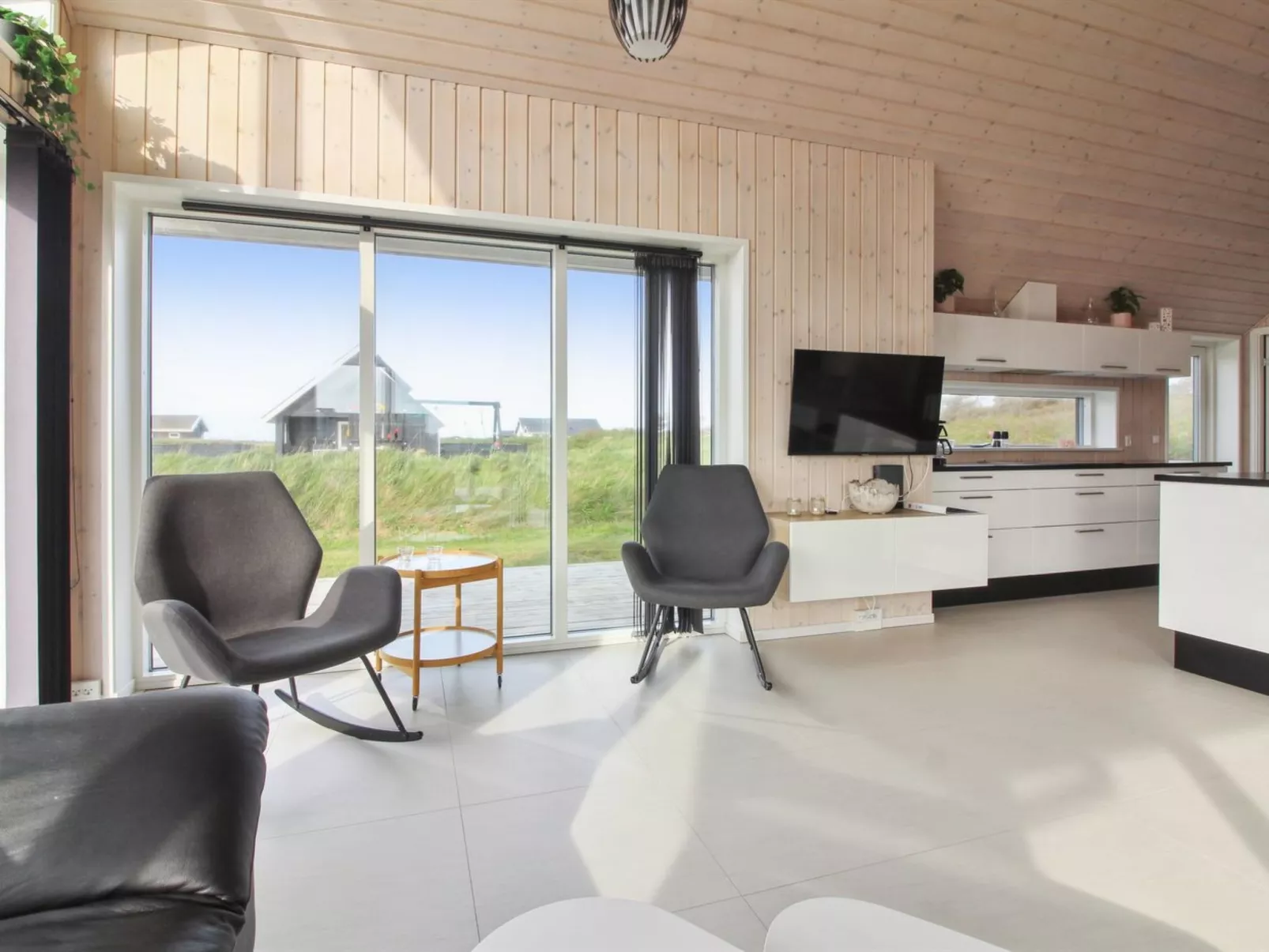 "Othinkarl" - 100m from the sea-Inside