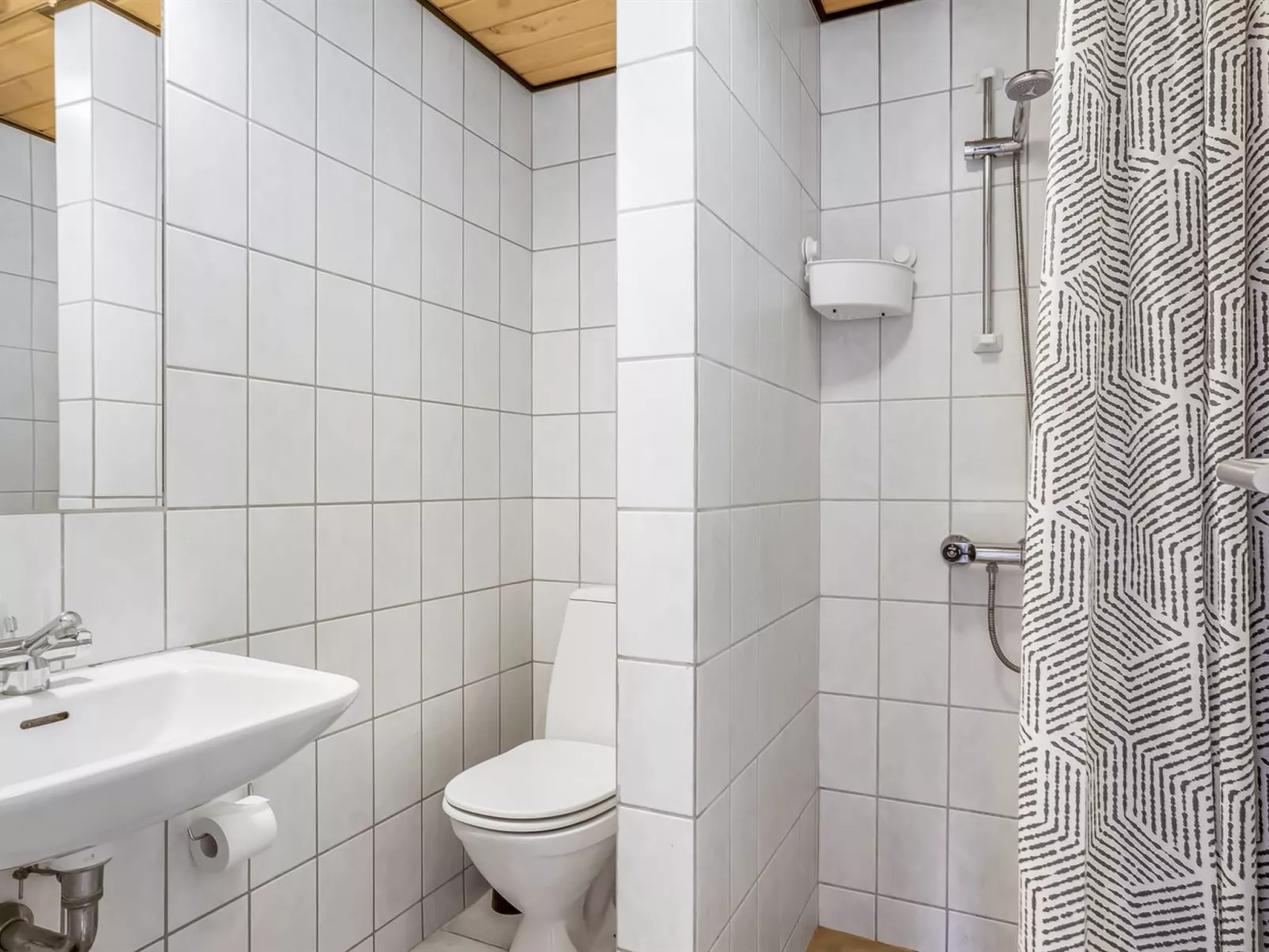 "Iida" - 100m from the sea-Drinnen