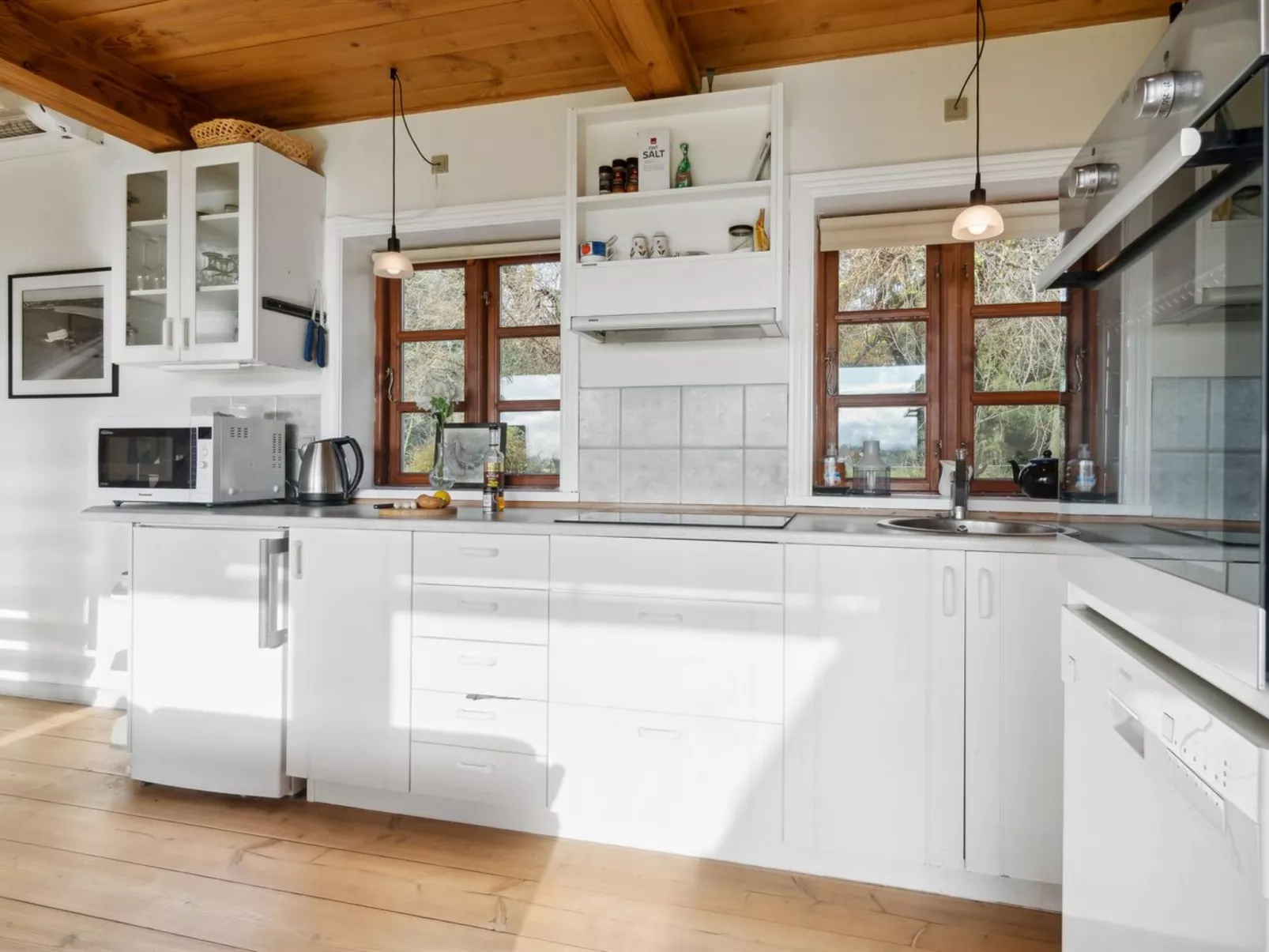 "Thana" - 8km from the sea-Dedans