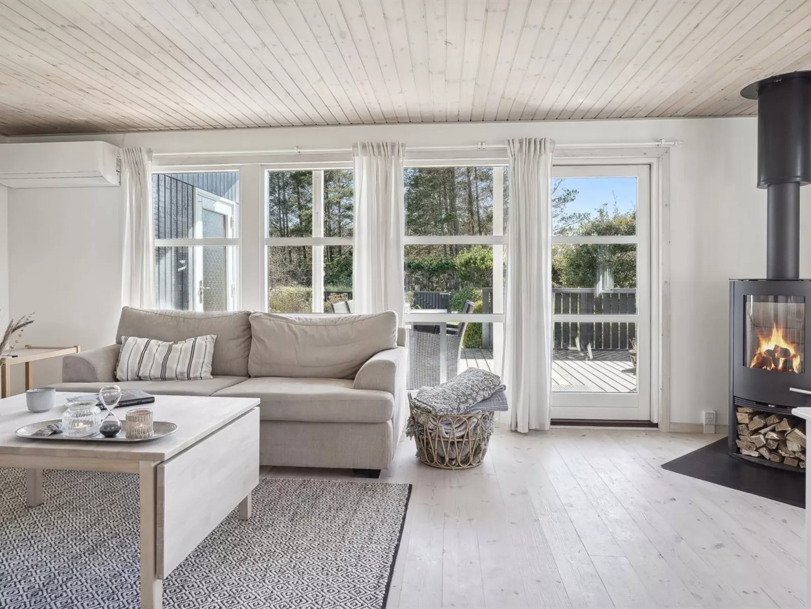 "Ofelia" - 2.5km from the sea-Inside