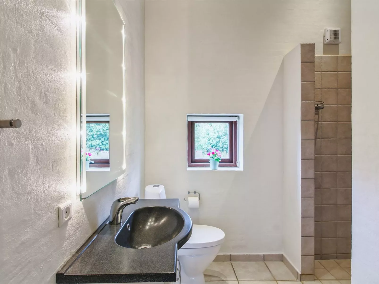 "Ran" - 1.5km from the sea-Drinnen