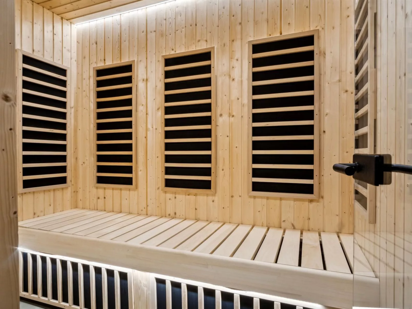 "Jul" - 300m from the sea-Inside