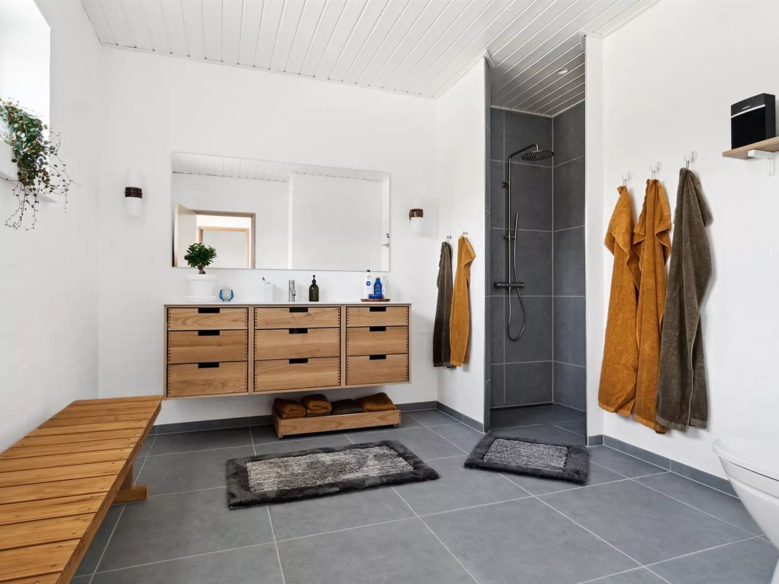 "Yakari" - 1km from the sea-Inside