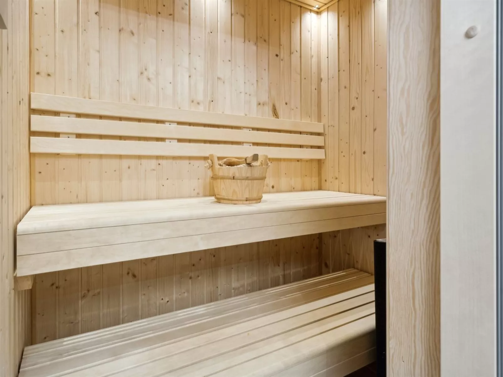 "Iarund" - 600m from the sea-Inside