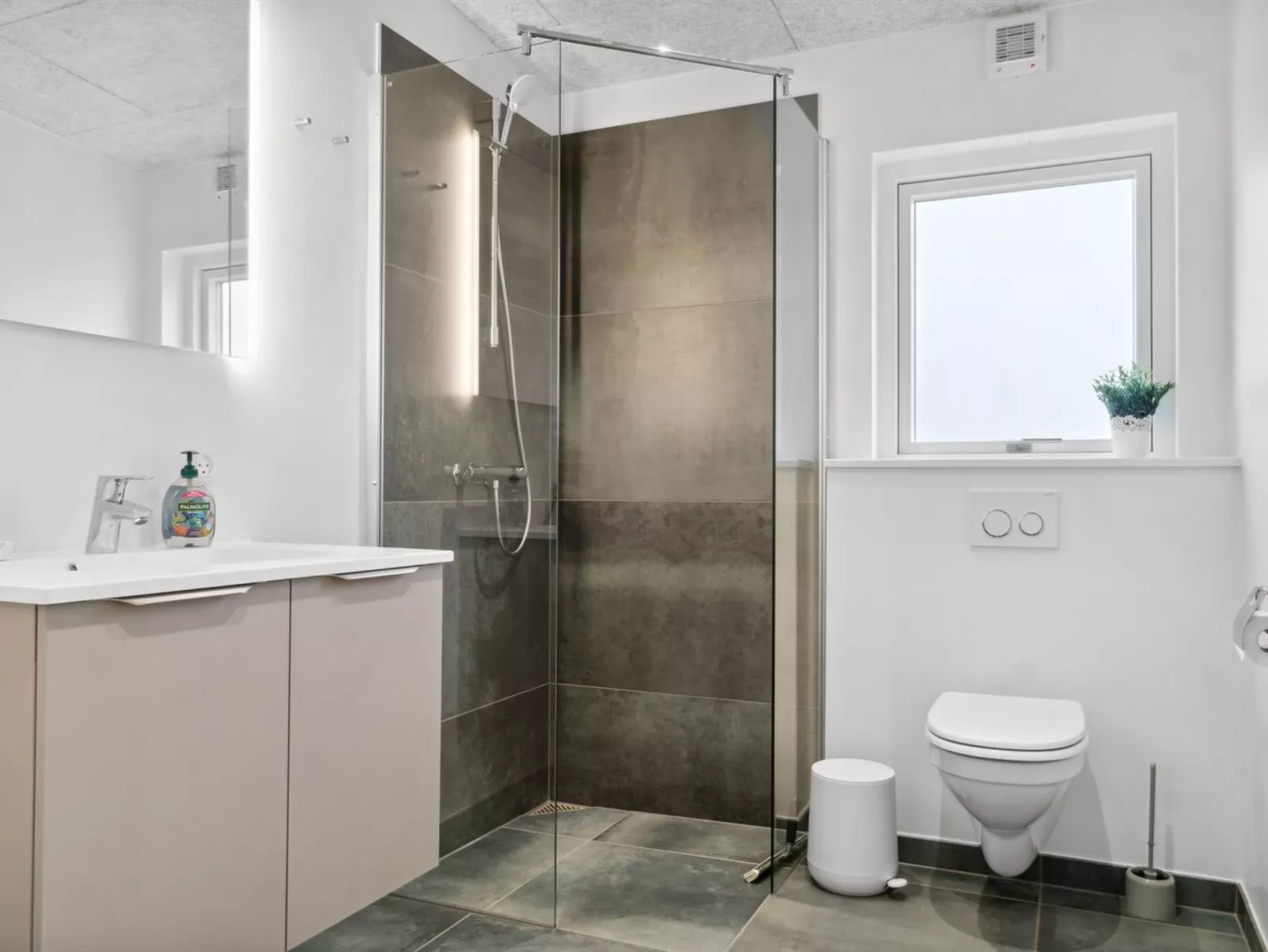 "Harrieth" - 300m from the sea-Inside