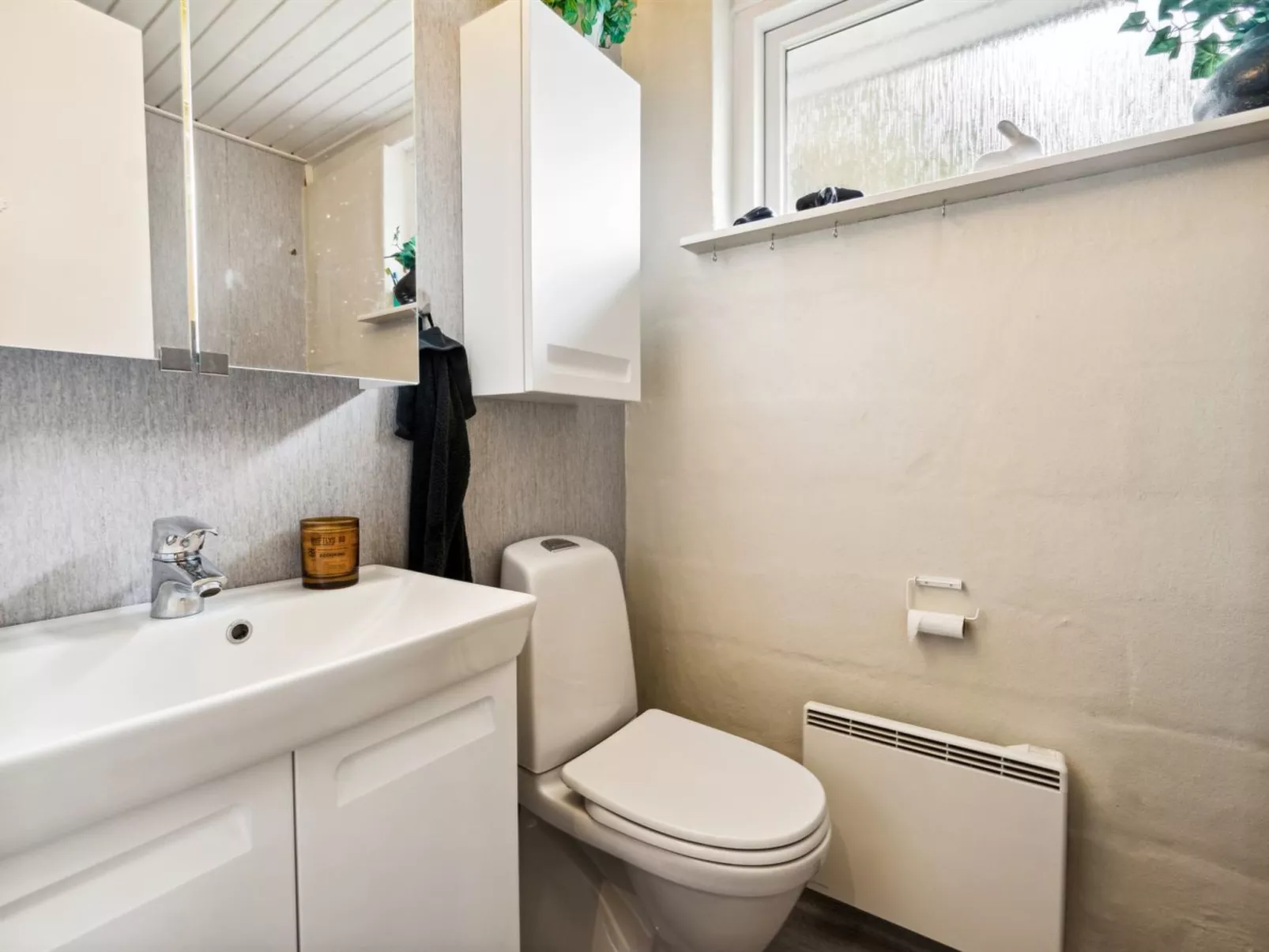 "Luchia" - 200m to the fjord-Drinnen