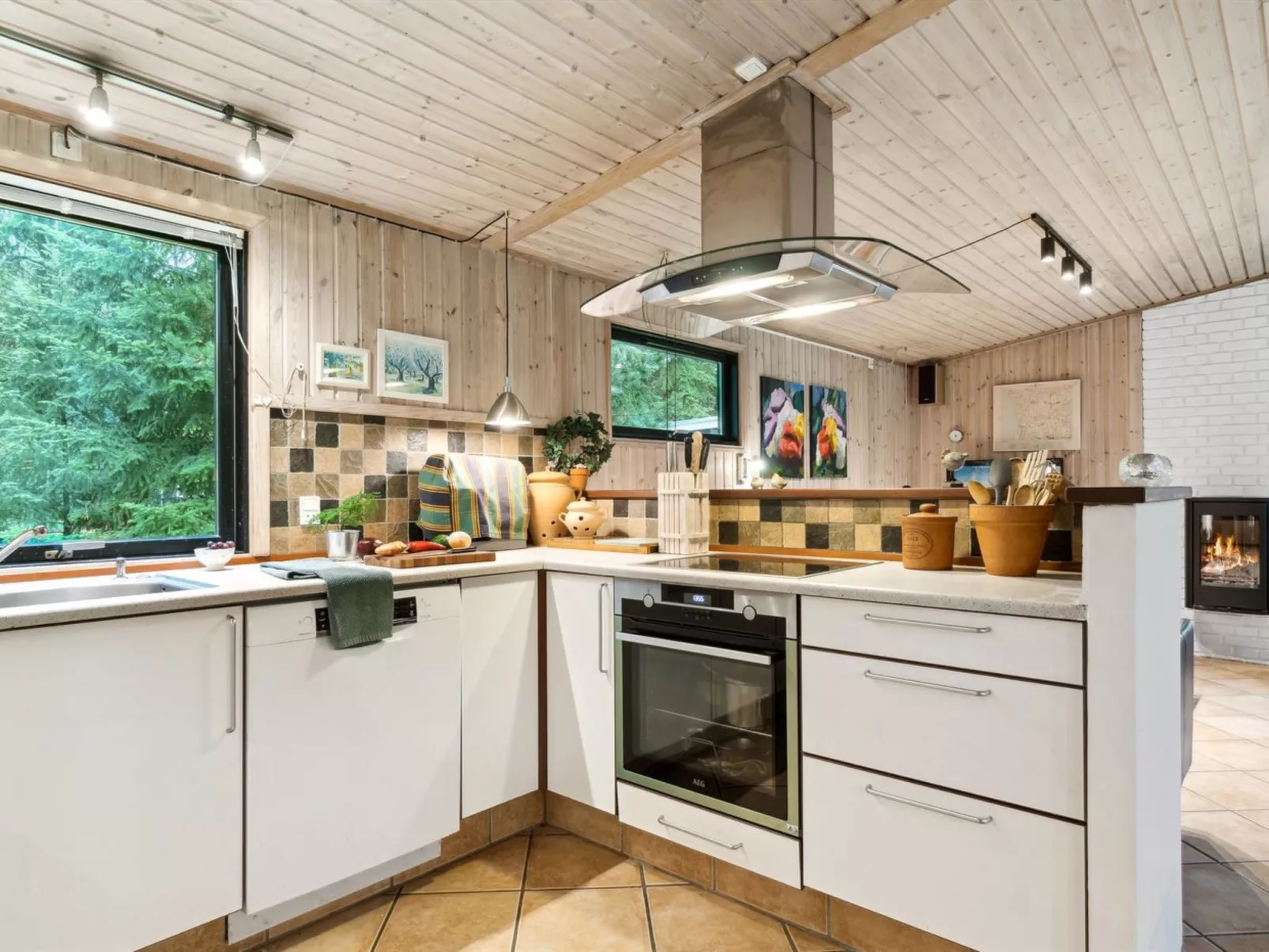 "Aiko" - 375m from the sea-Inside