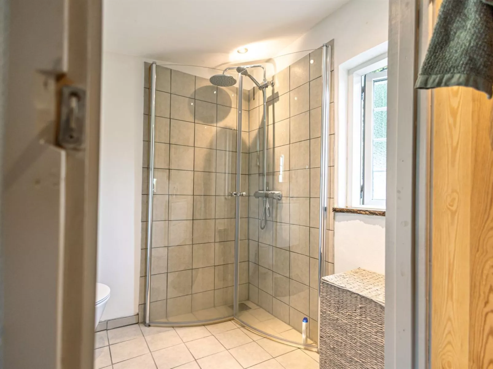 "Arnora" - 48km from the sea-Drinnen