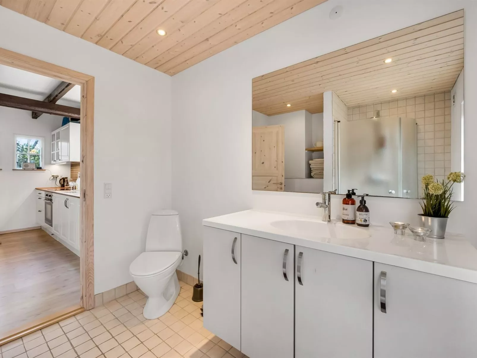 "Enya" - 1.2km from the sea-Dedans