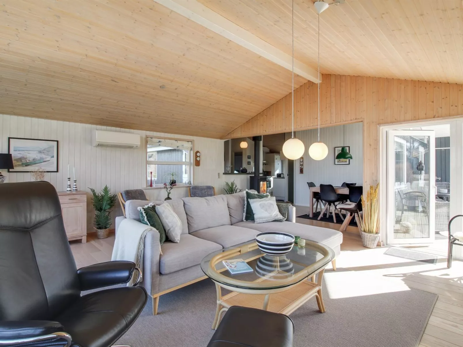 "Fridhild" - 875m from the sea-Drinnen