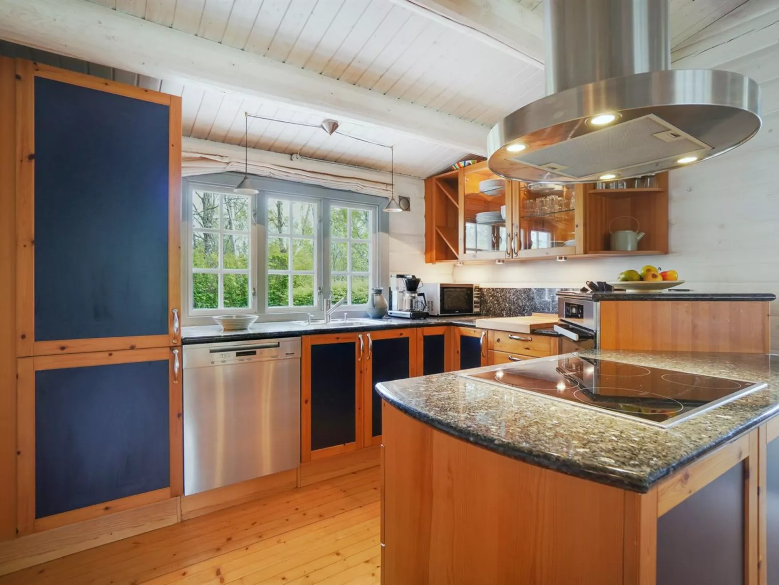 "Till" - 1.6km from the sea-Dedans