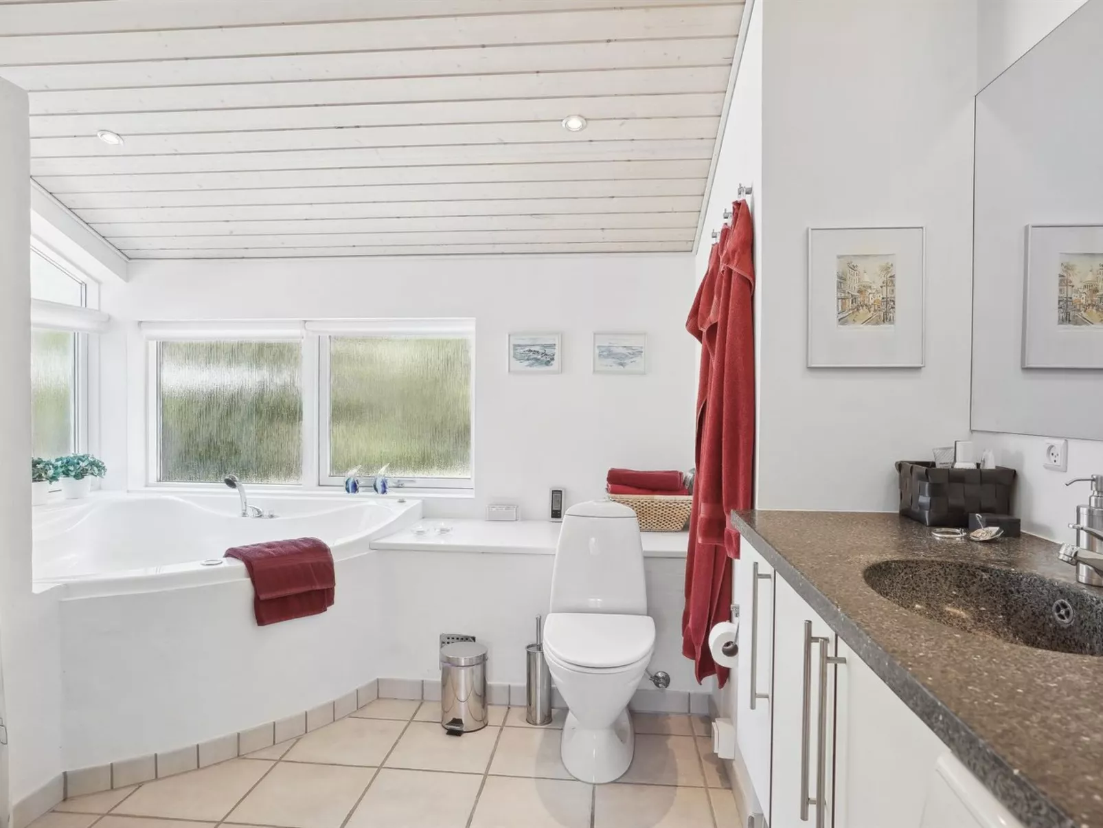 "Katrina" - 1.7km from the sea-Dedans