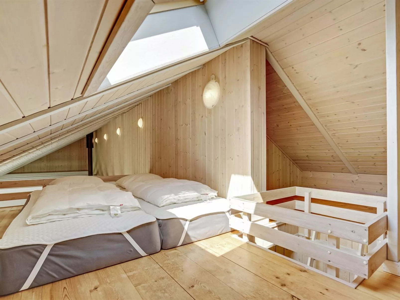 "Munder" - 1.2km to the fjord-Dedans