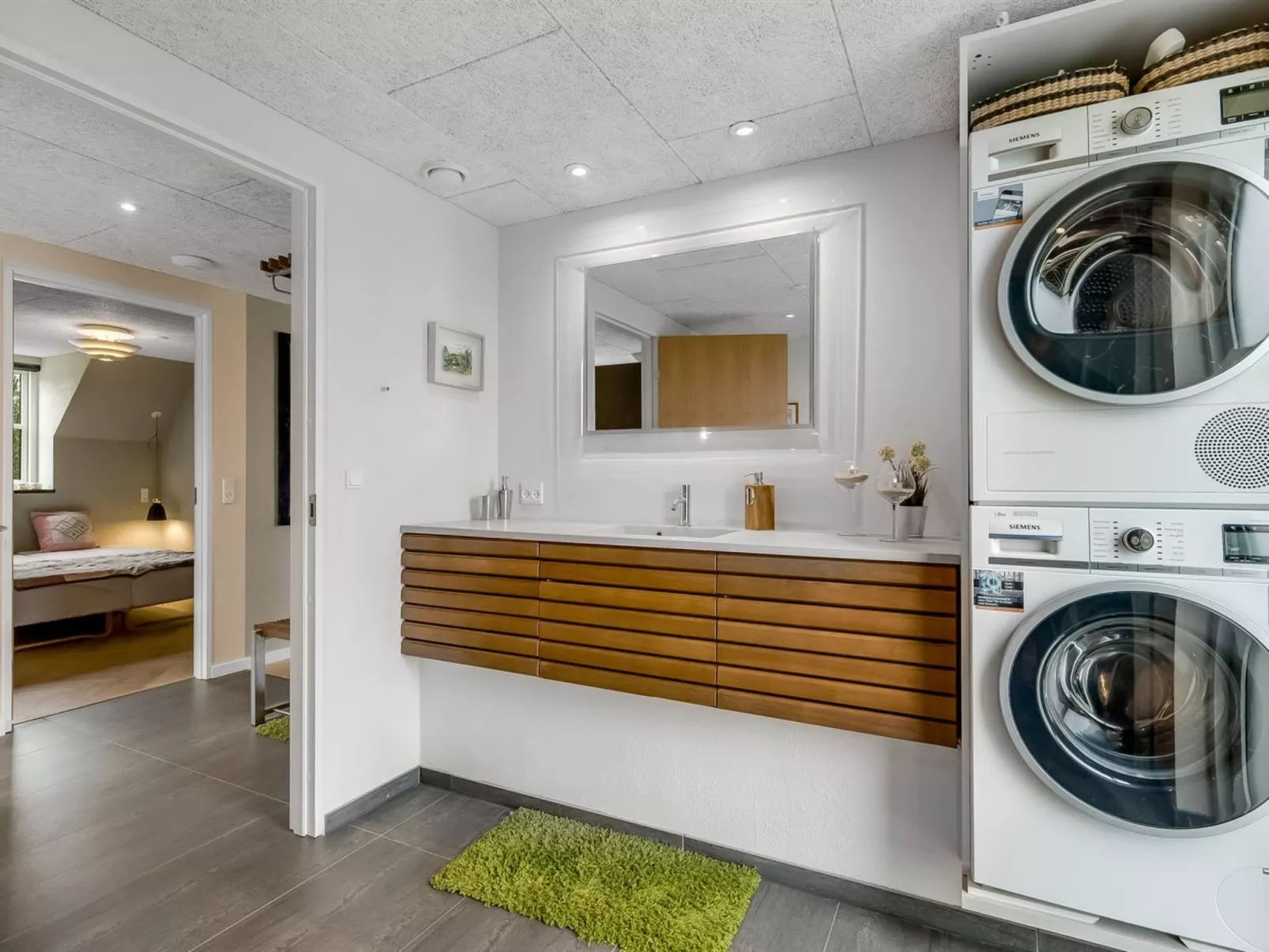 "Thorid" - 800m from the sea-Inside