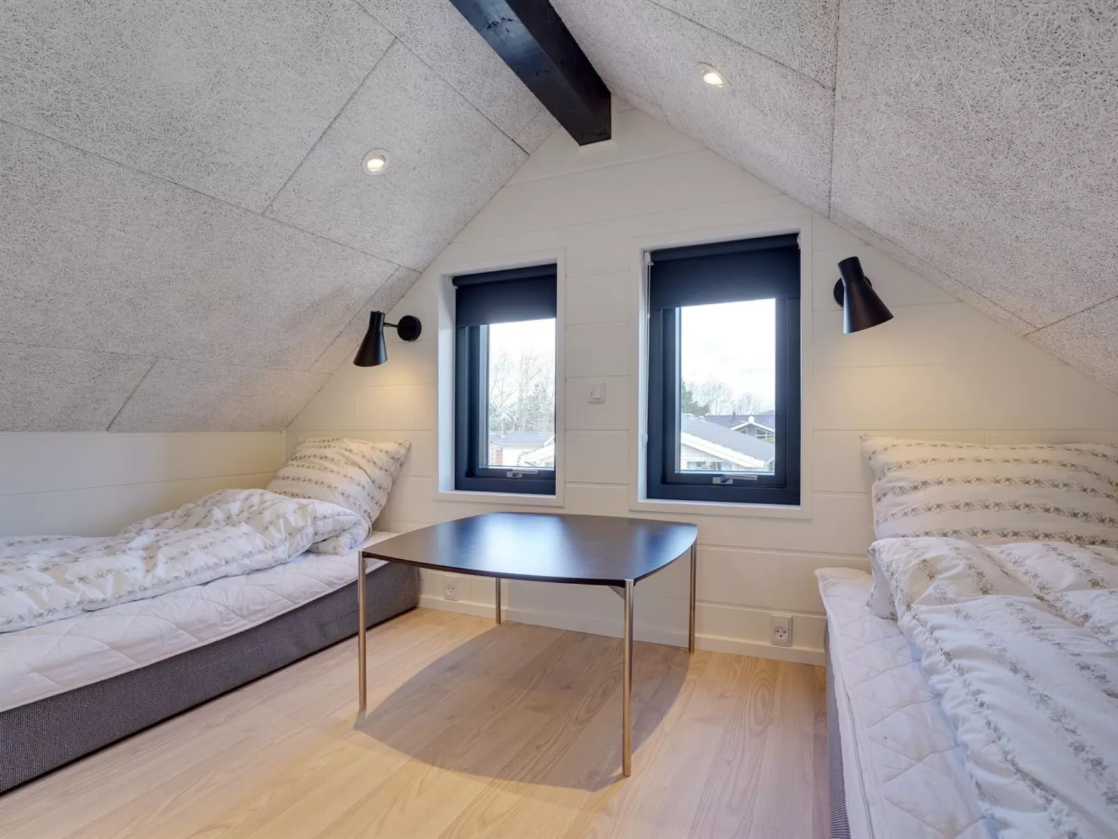 "Henrikke" - 500m to the fjord-Dedans