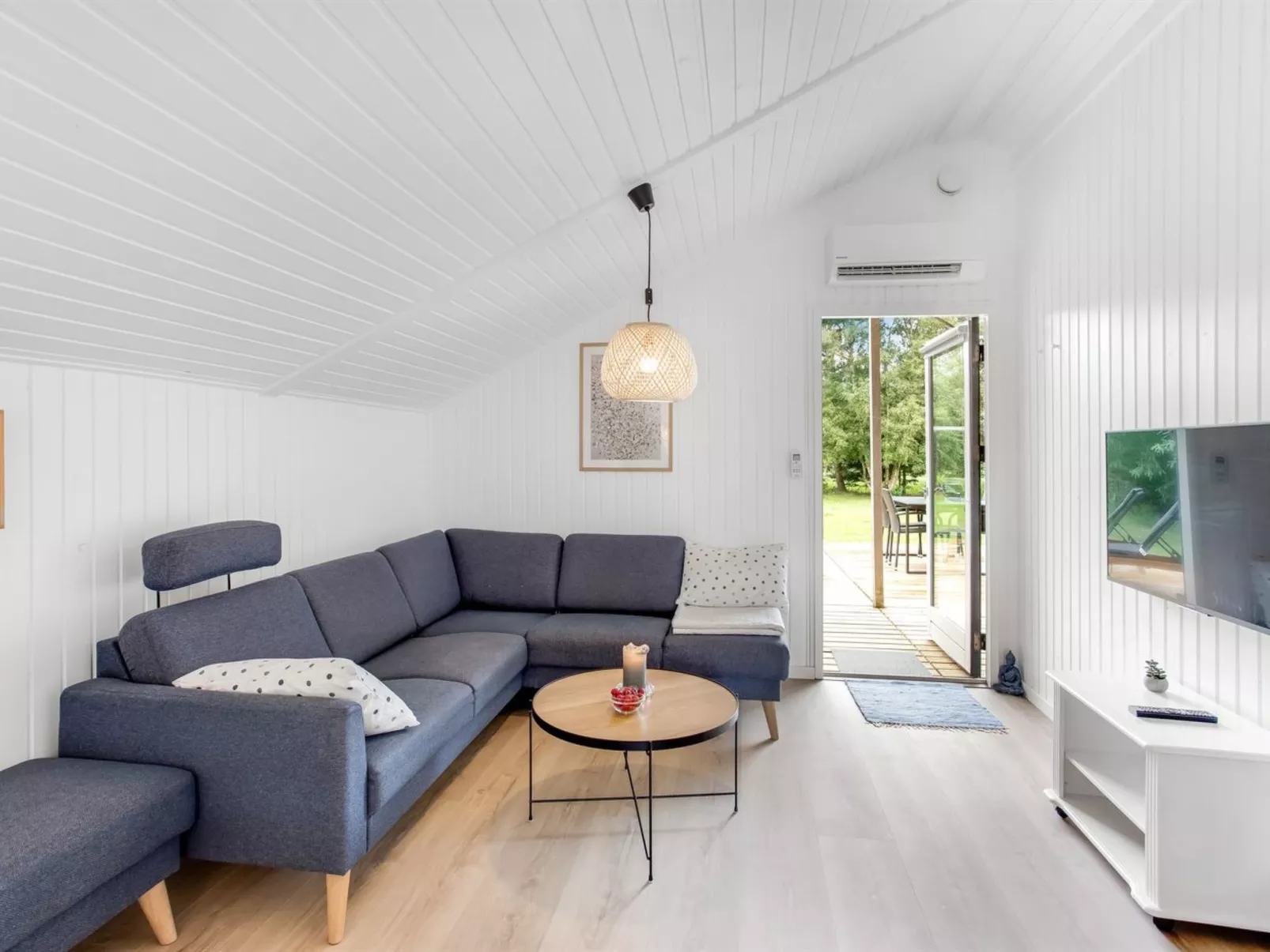 "Frender" - 800m to the fjord-Dedans