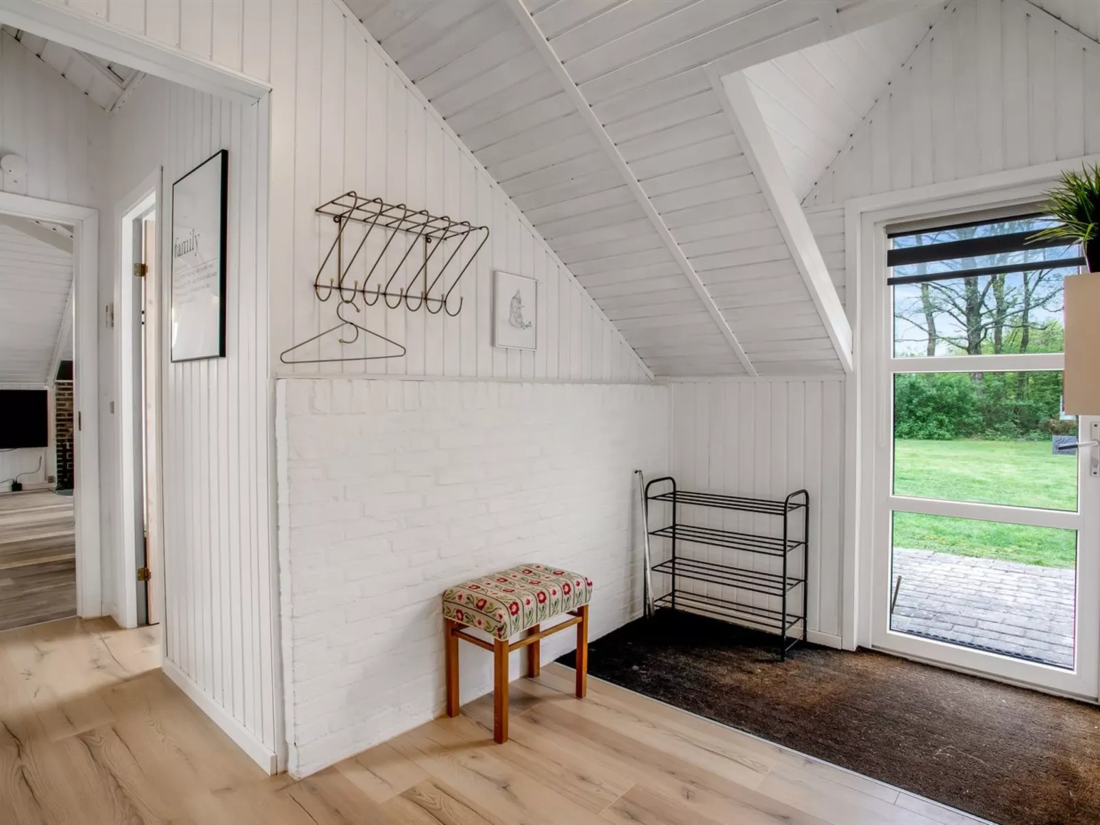 "Anu" - 300m to the fjord-Drinnen