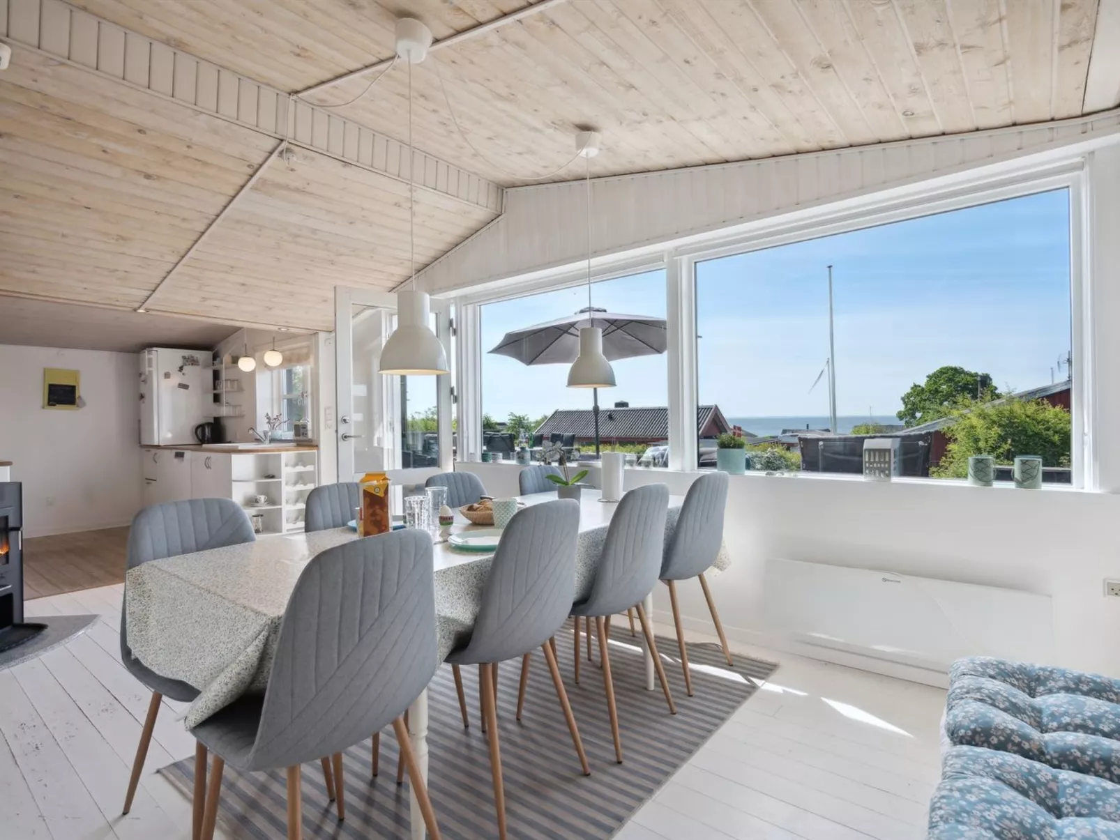 "Thrugils" - 200m from the sea-Inside