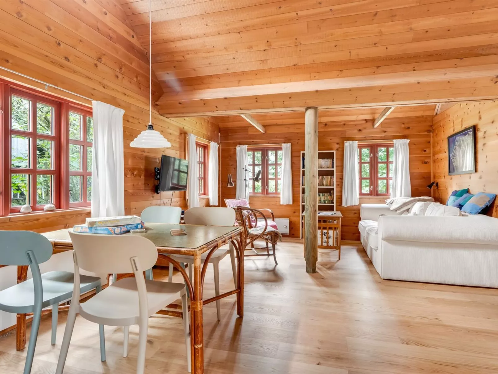 "Henke" - 100m from the sea-Dedans