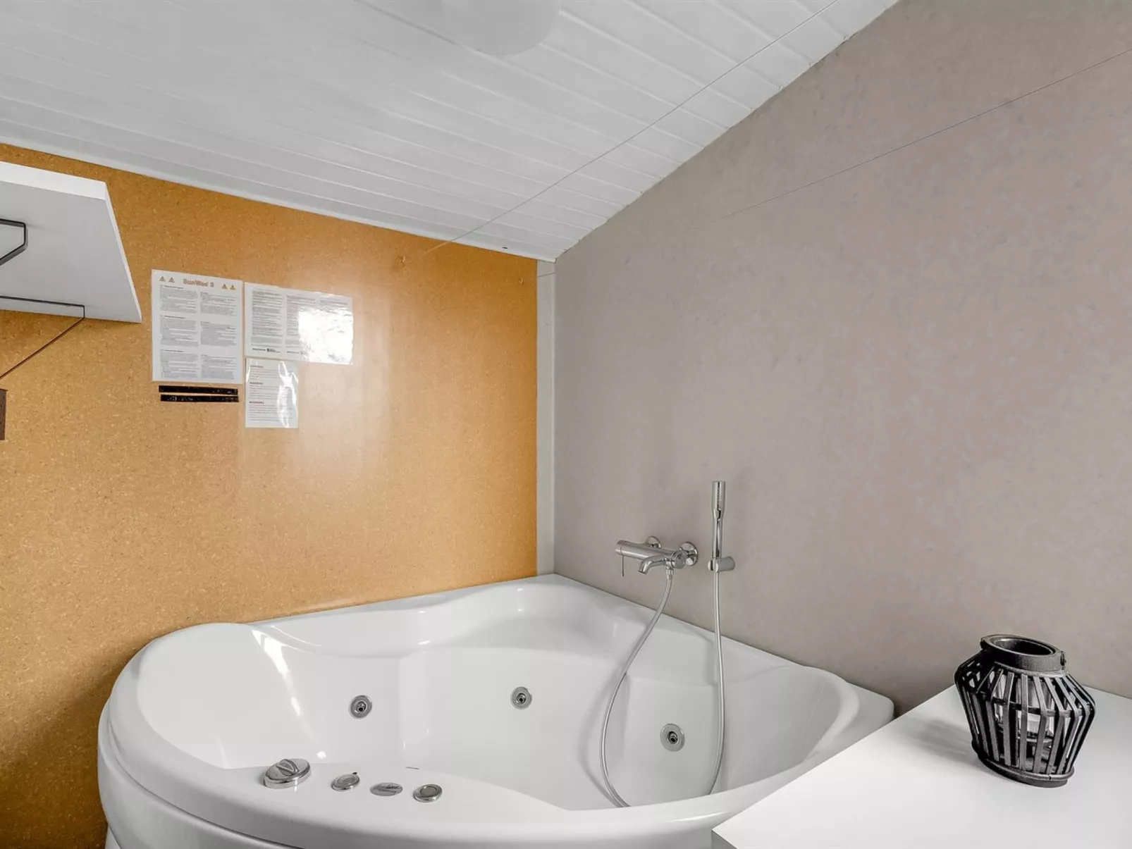 "Venla" -  from the sea-Drinnen