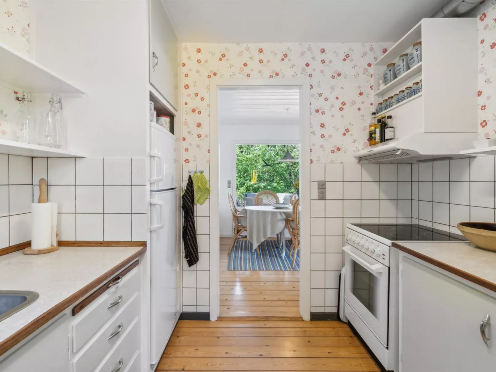 "Yasha" - 200m from the sea-Drinnen