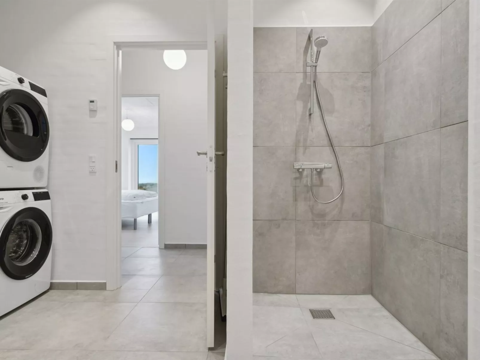 "Ann" - 1.3km from the sea-Dedans