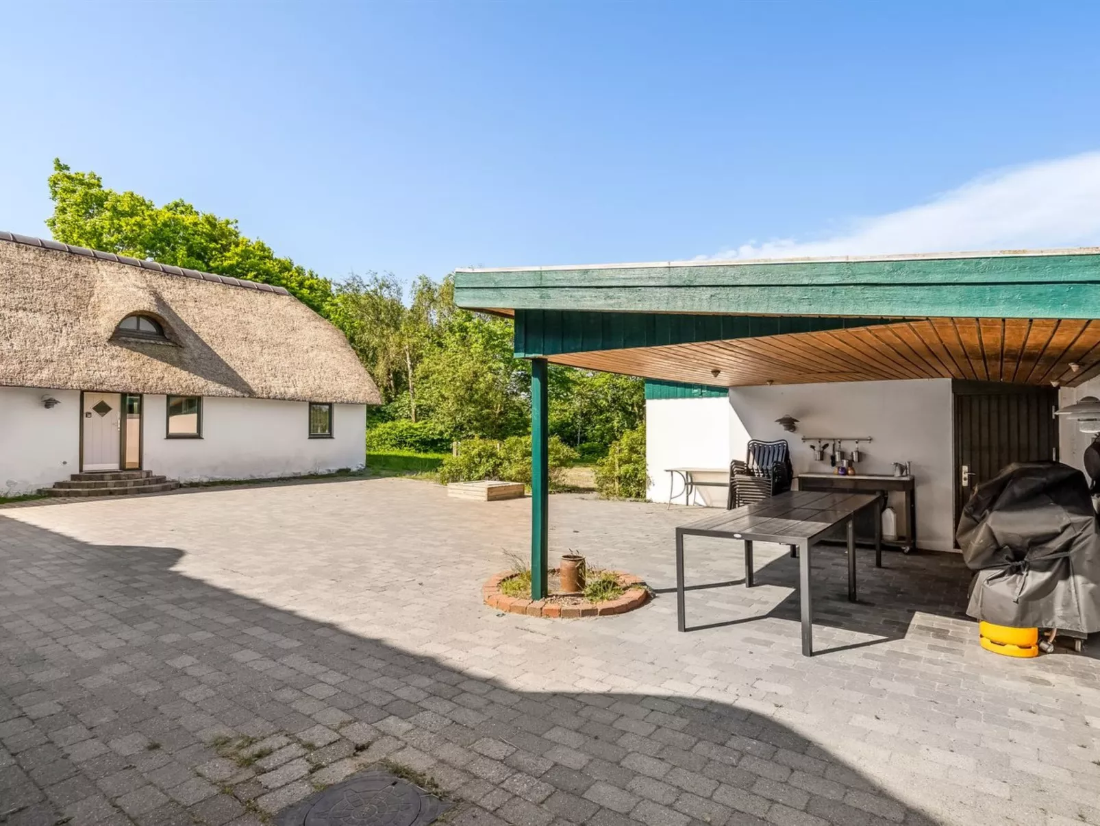 "Annli" - 800m to the fjord-Outside