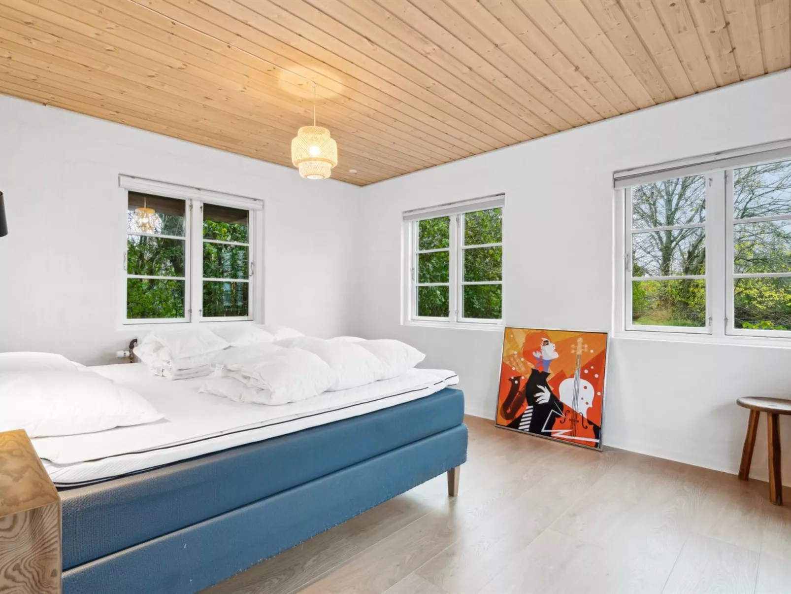 "Adrienne" - 6.4km from the sea-Inside