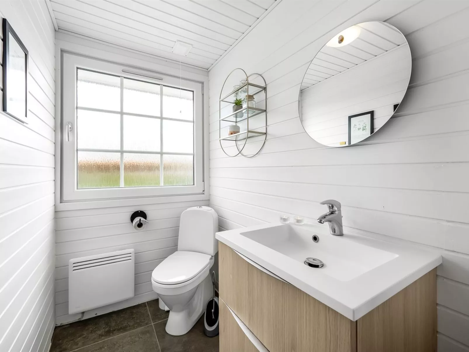 "Ludvika" - 300m to the fjord-Inside