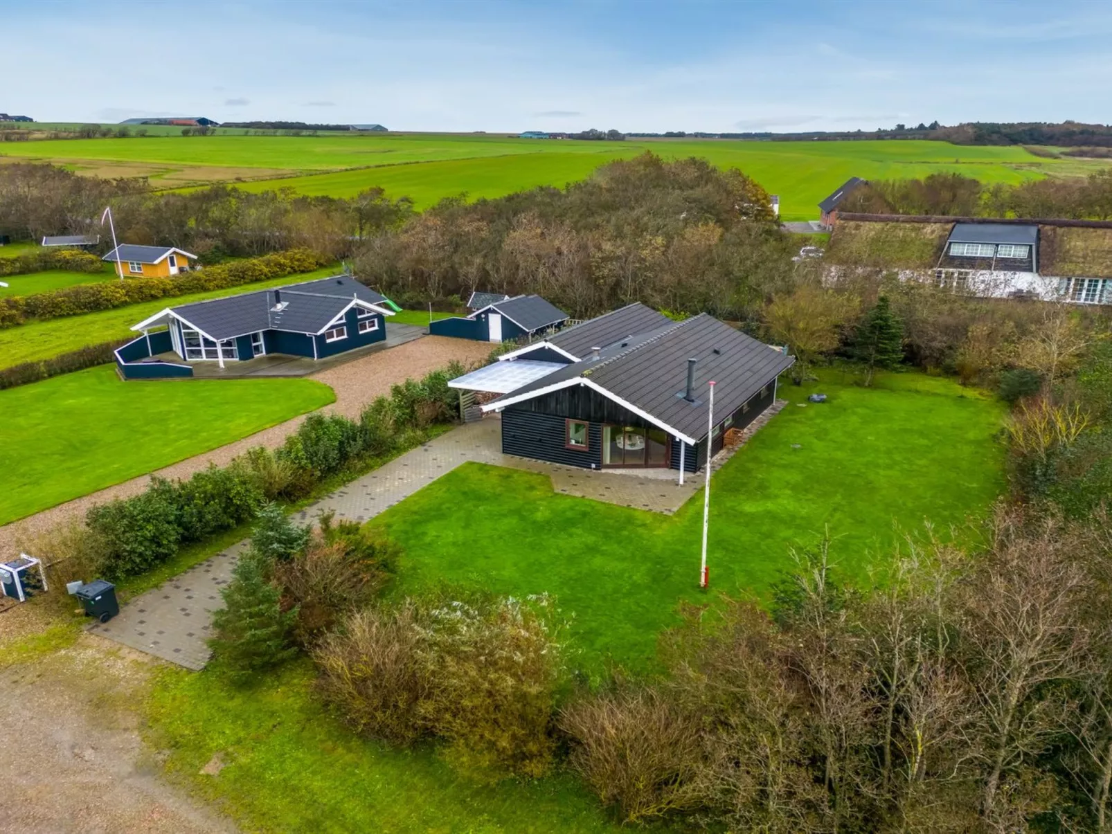 "Ensio" - 300m to the fjord-Outside