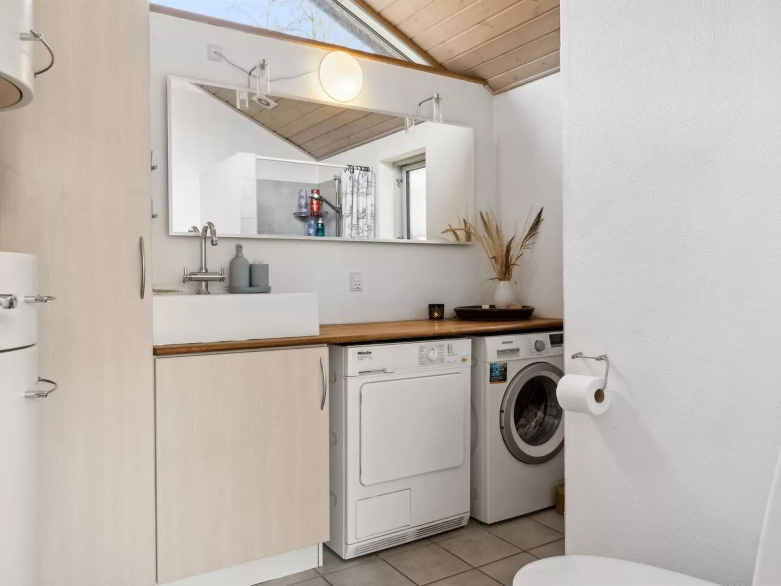 "Benni" - 120m to the fjord-Drinnen