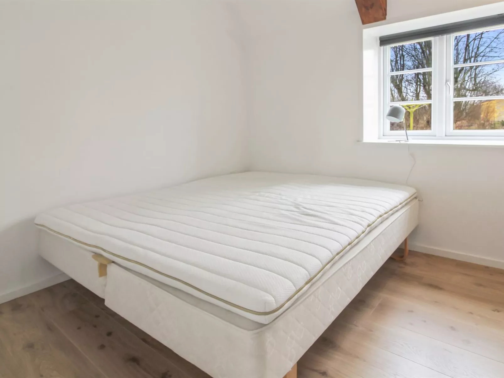 "Thrine" - 24km from the sea-Dedans