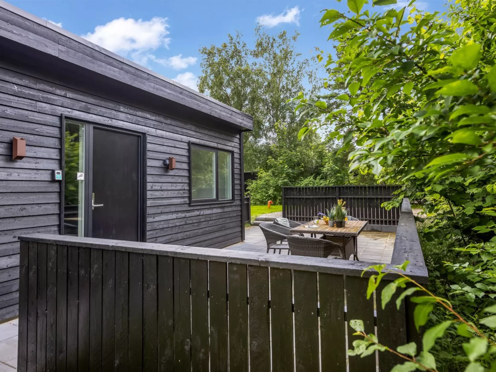 "Scalli" - 1.5km to the fjord-Outside