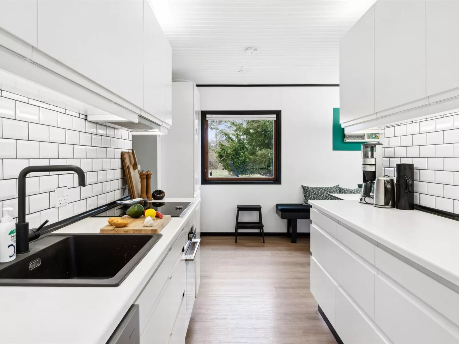 "Janna" - 1.4km from the sea-Inside