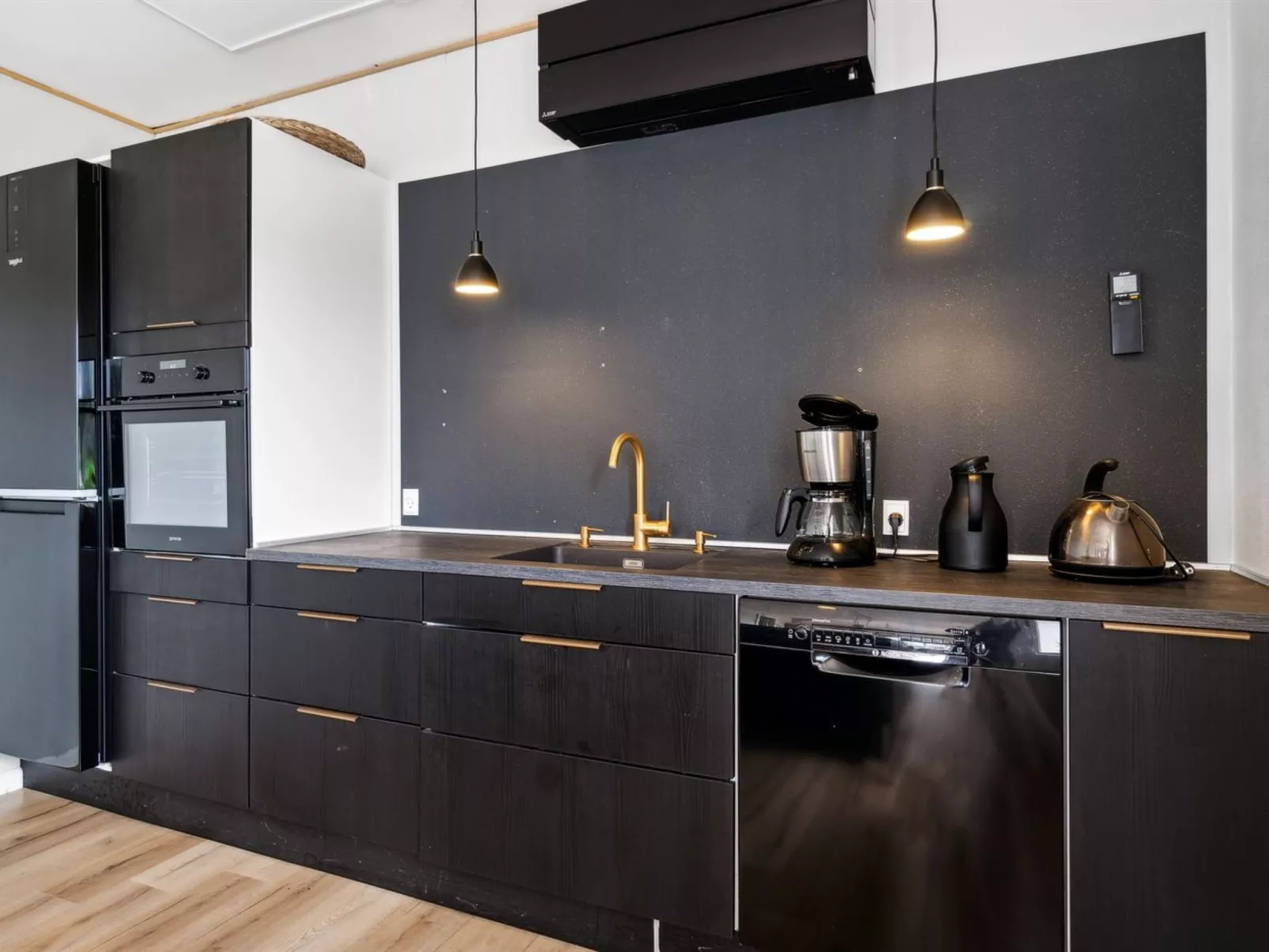 "Fridgerd" - 4.8km from the sea-Dedans