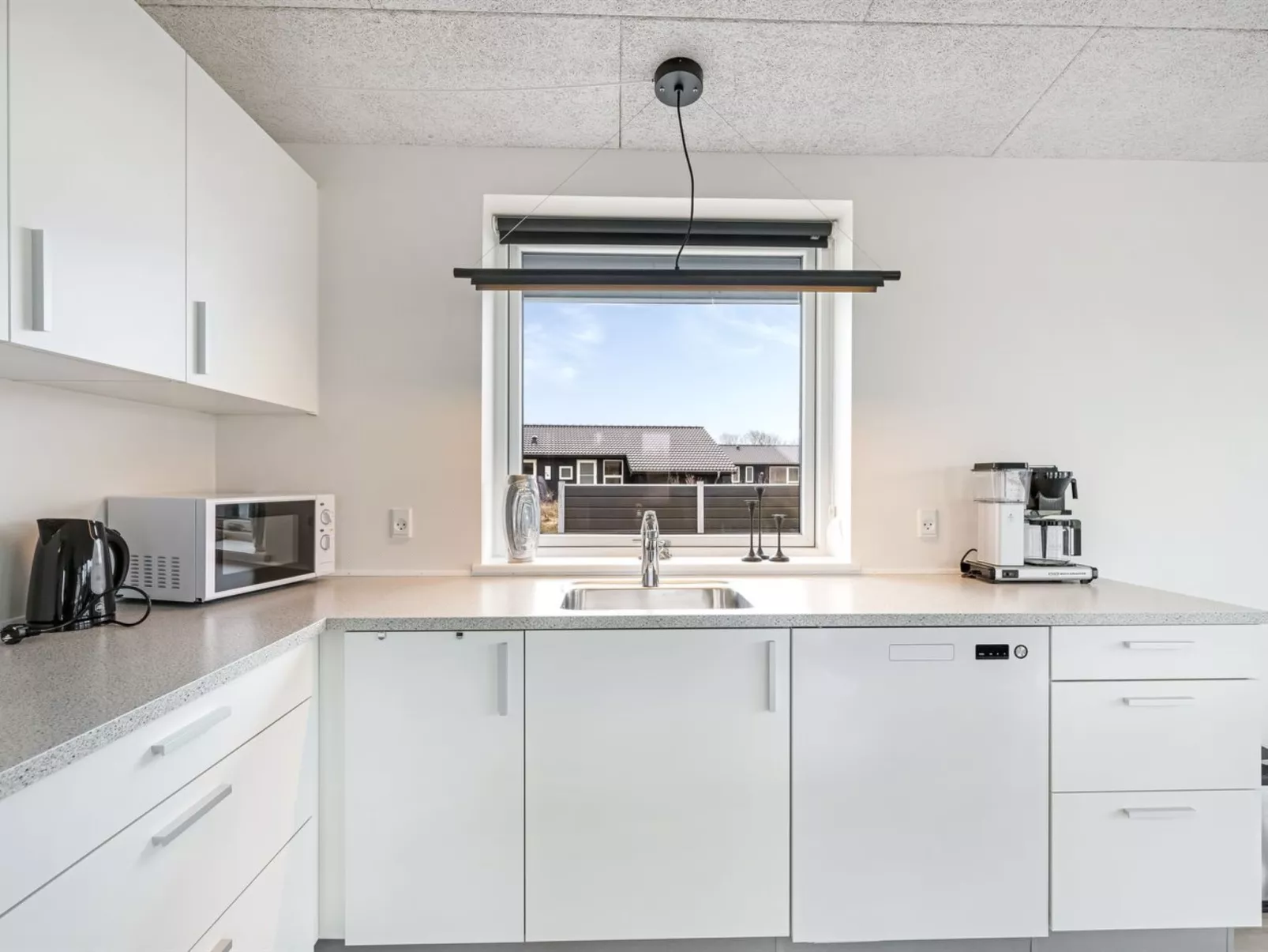 "Dorrit" - 1.2km from the sea-Drinnen