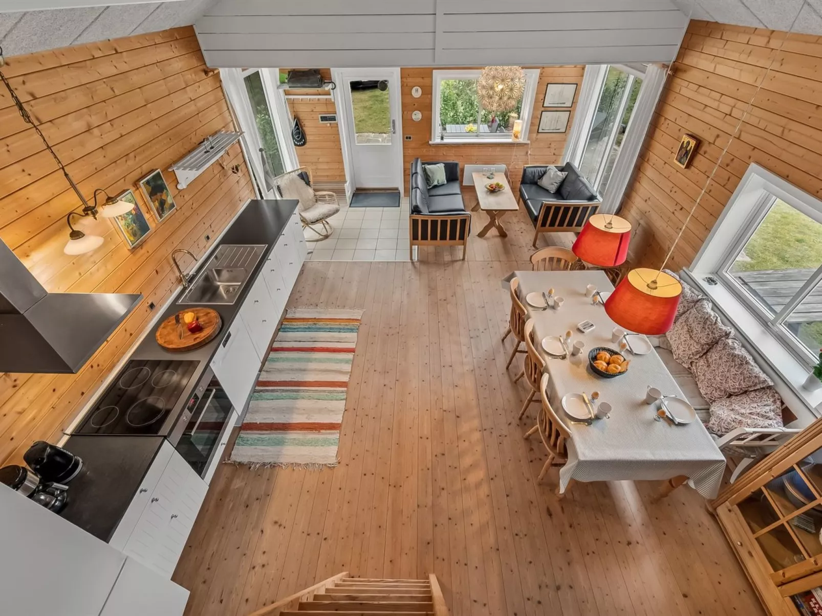 "Oddger" - 250m to the fjord-Drinnen