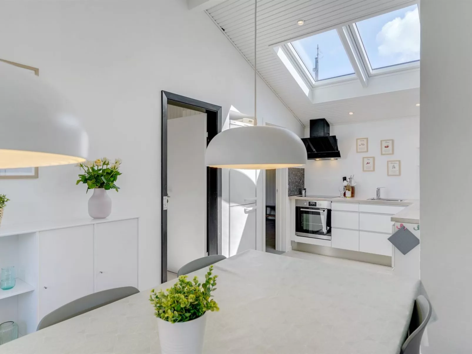 "Ingobald" - 1.5km from the sea-Inside