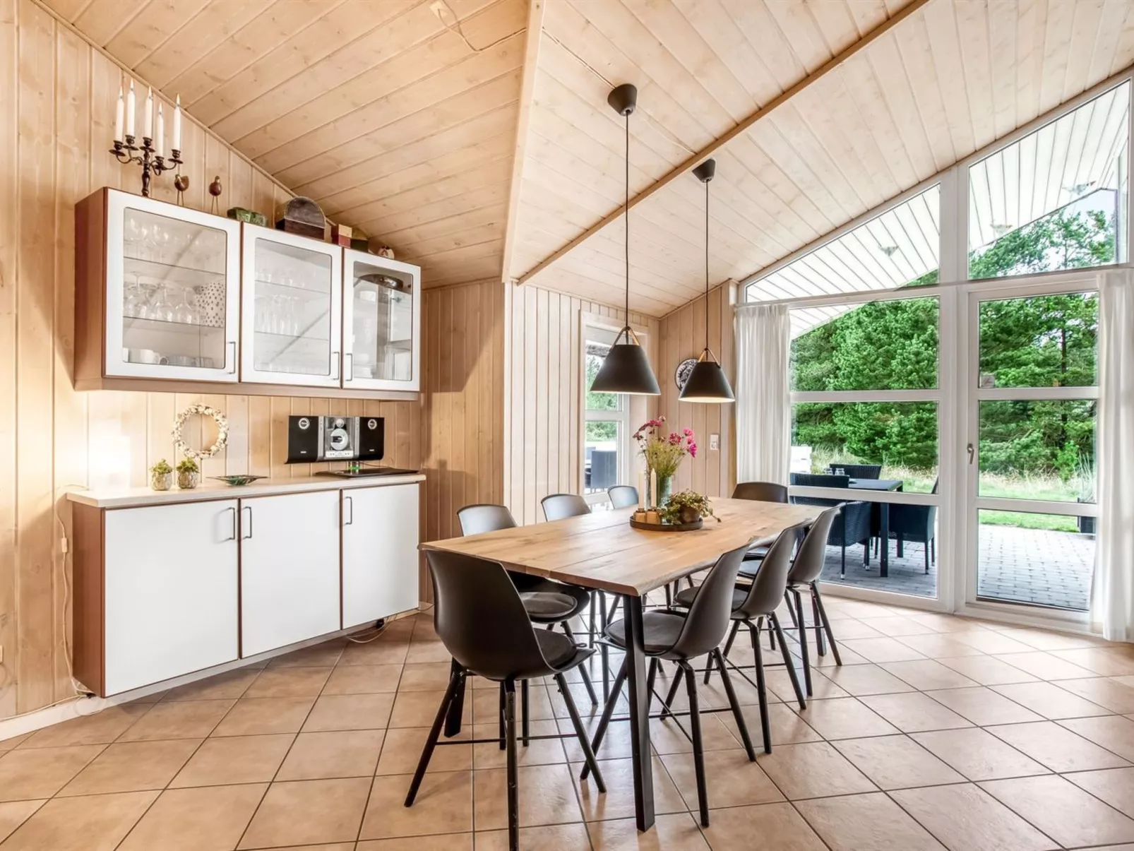 "Ronna" - 2.2km from the sea-Inside