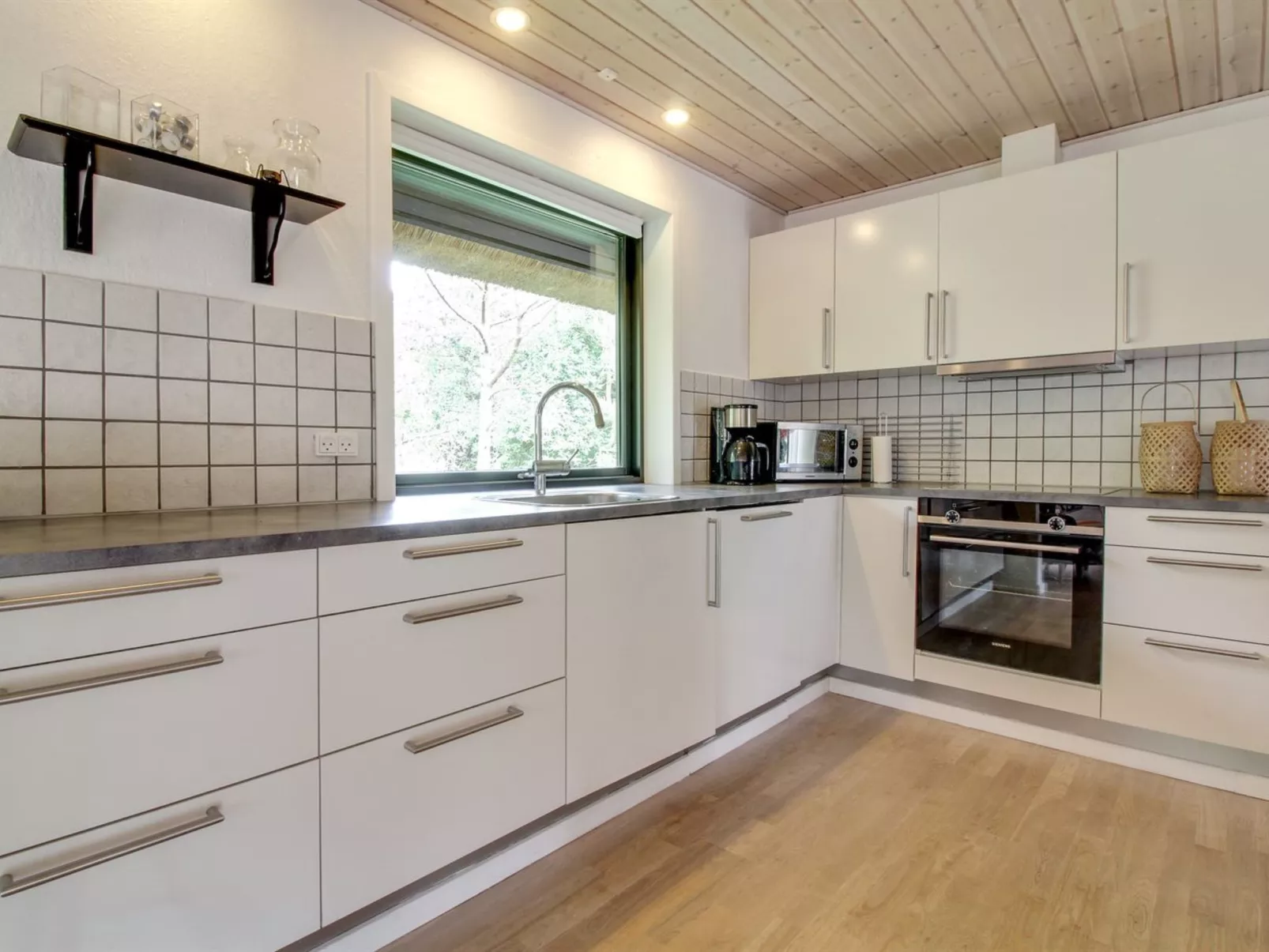 "Gunkil" - 800m from the sea-Inside